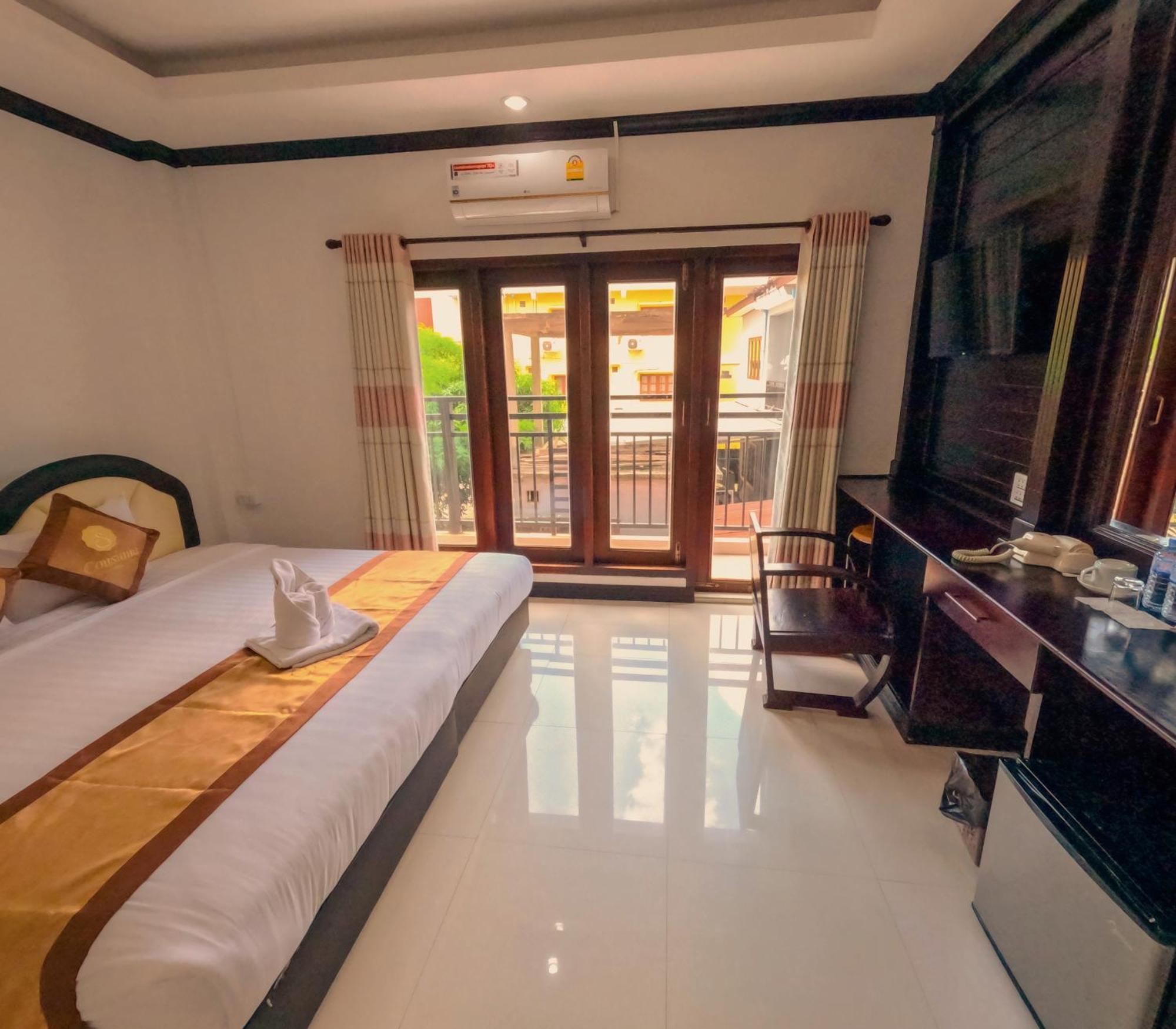Vang Vieng Consiana Hotel Екстериор снимка