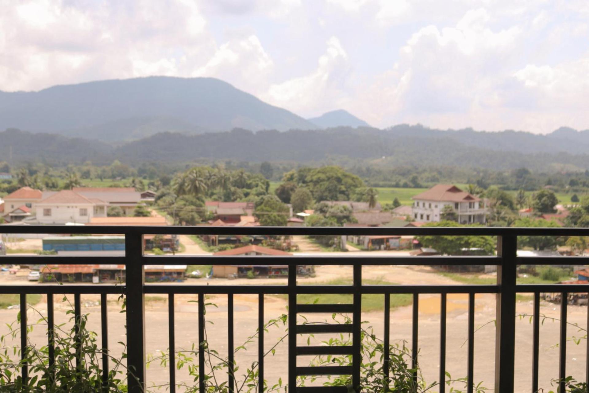Vang Vieng Consiana Hotel Екстериор снимка