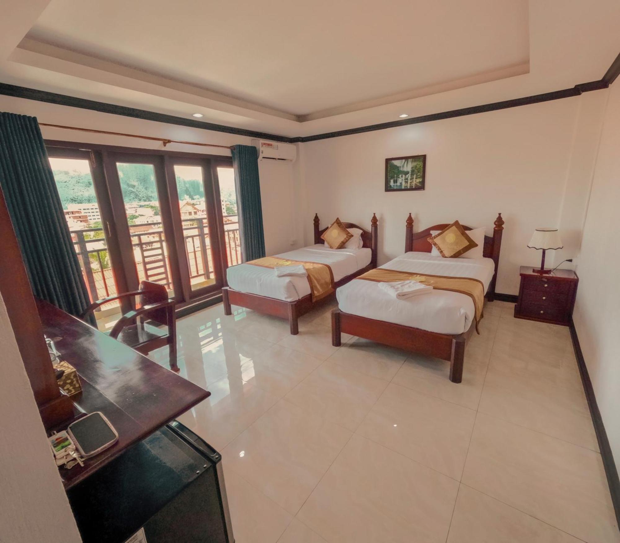 Vang Vieng Consiana Hotel Екстериор снимка