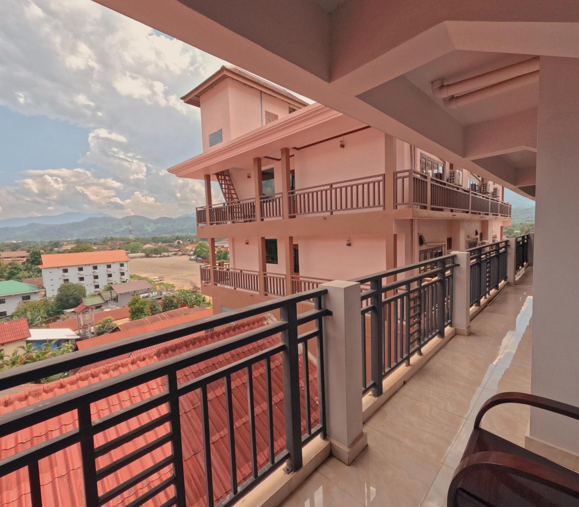 Vang Vieng Consiana Hotel Екстериор снимка